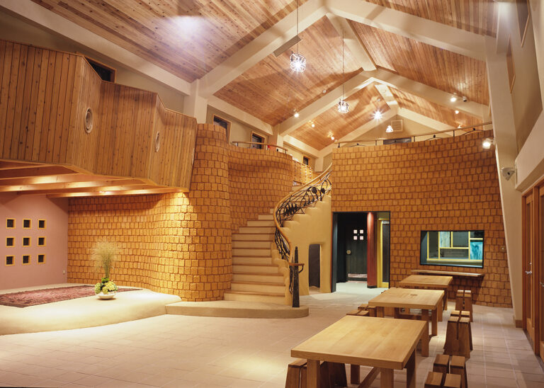 床にはタイルやソイルセラミックなど、土を原料とした素材を使用。