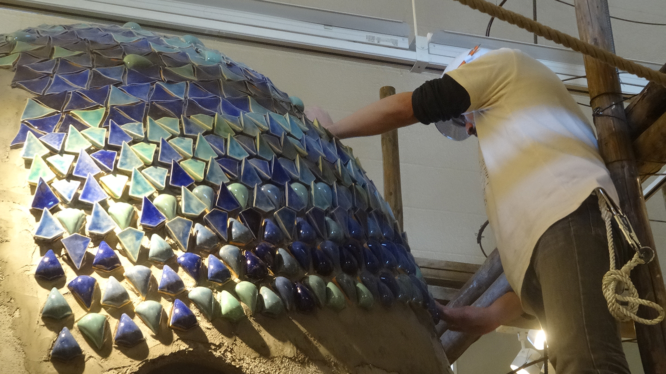 会場には、ガウディ自身が残した実際の図面を展示。設計者の意図と、それを「つくる」職人との対話が、この展示の核となっています。