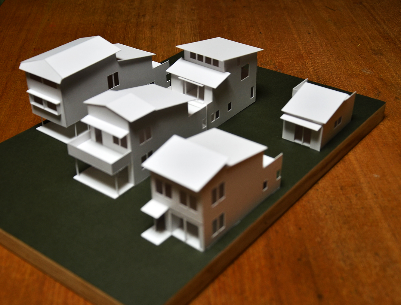 実測から作成した模型でボリュームや動線を検証。