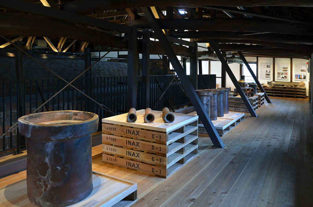 実際に使用されていた土管の展示。