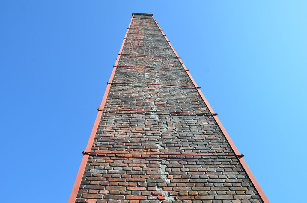 瓦と煙突がつくる歴史的な外観を忠実に再生。