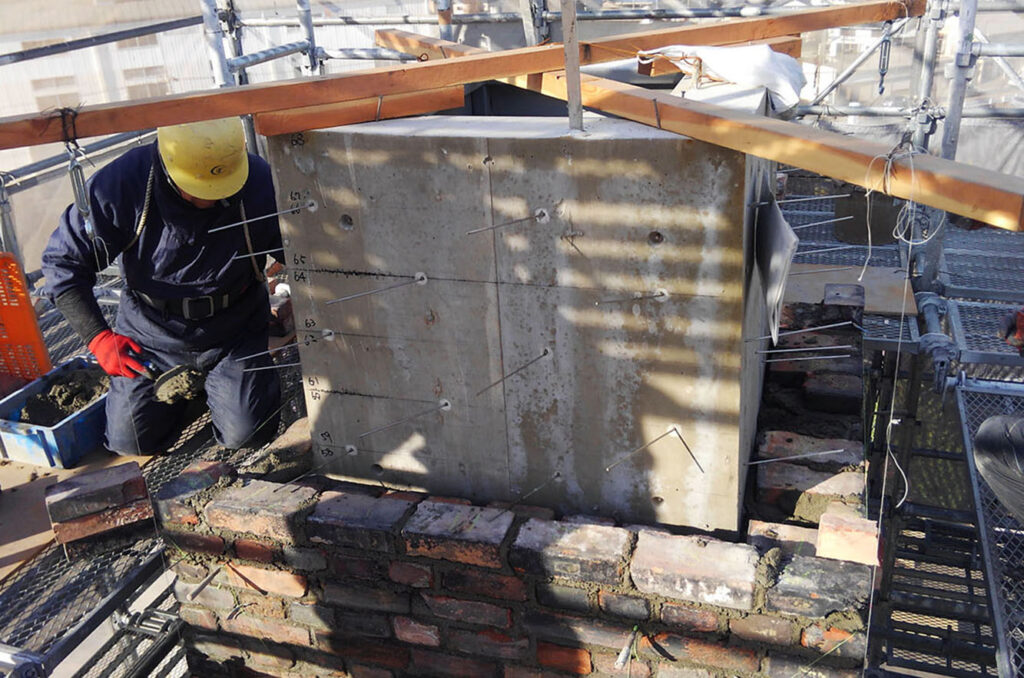 耐震性を高めるため内部をRC造に補強。