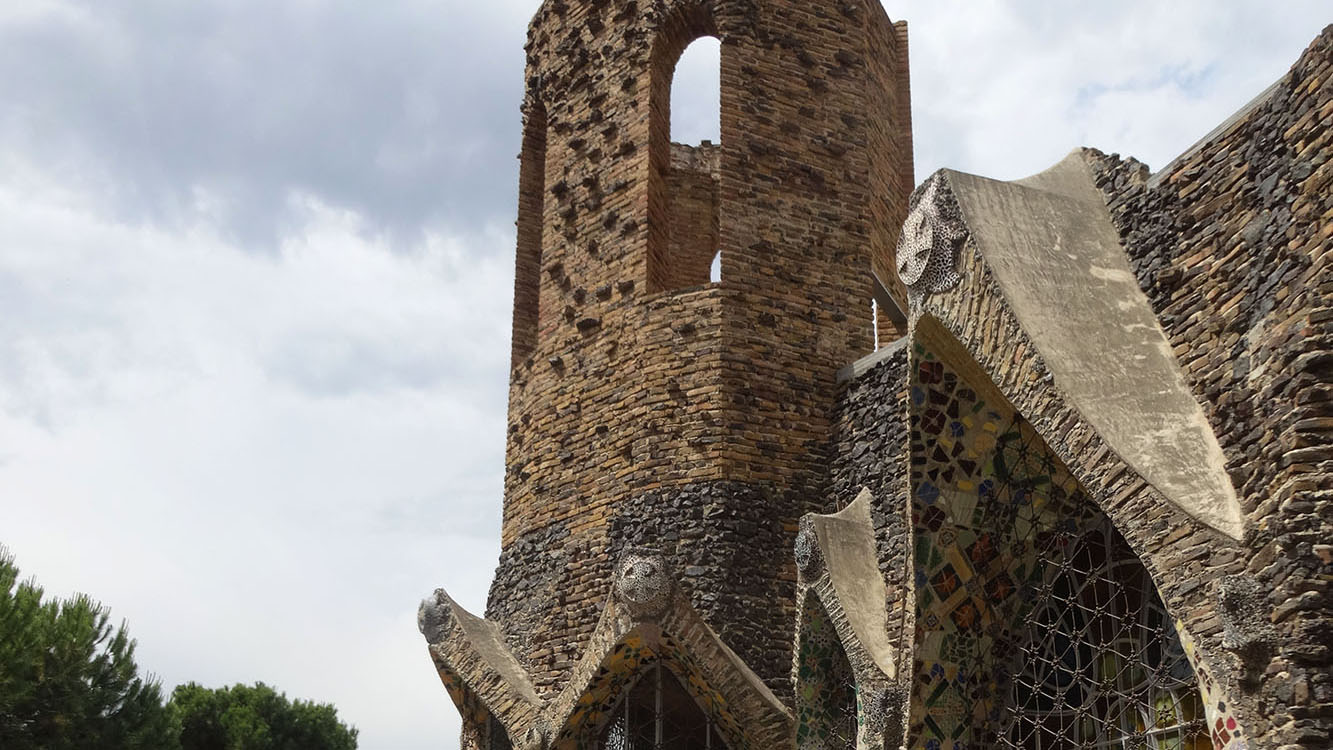 現地調査で体感した構造や空間の迫力をもとに、
展示として再構成。
実物の持つスケール感と緊張感を意識して表現しました。